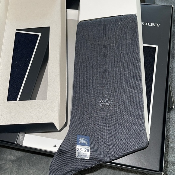 Burberry brand new in box 3 pairs of socks for men soft material pristine cond. - Picture 4 of 5